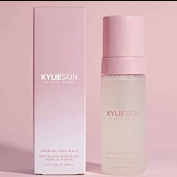 KYLIESKIN FOAMING FACE WASH - Picture 2 of 3